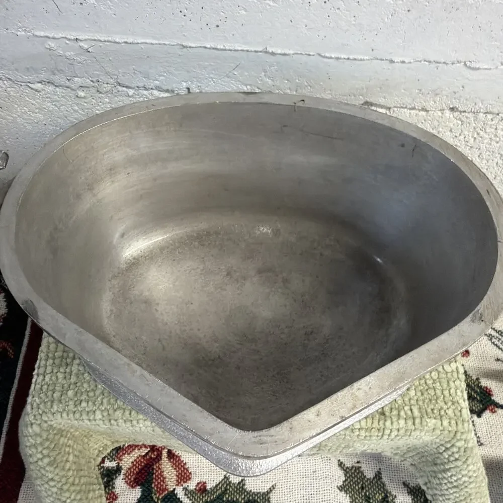 Vintage Guardian Service Ware Aluminum Triangle Shaped Cookware w/ Lid 11 In